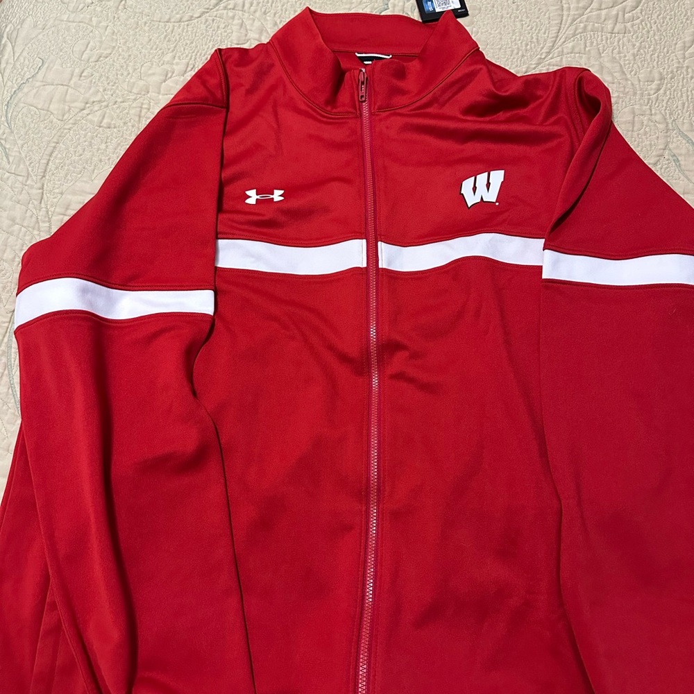 Wisconsin Badgers full zip under armour jacket NWT XL